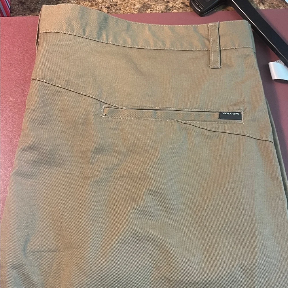 💁‍♂️MENS Volcom Flat Front Shorts in Khaki NWOT - Picture 4 of 7